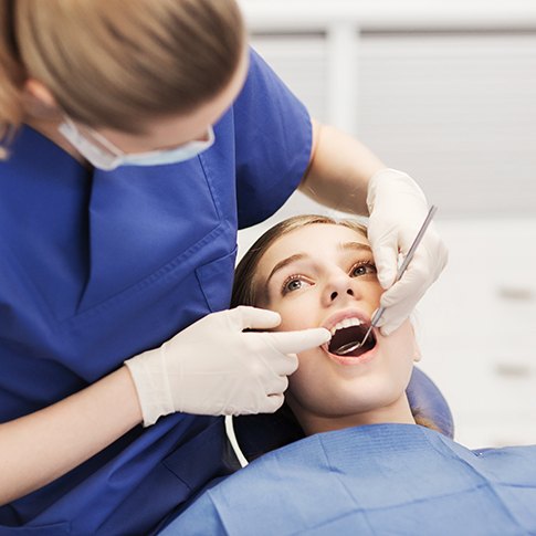 a teen visiting her dentist